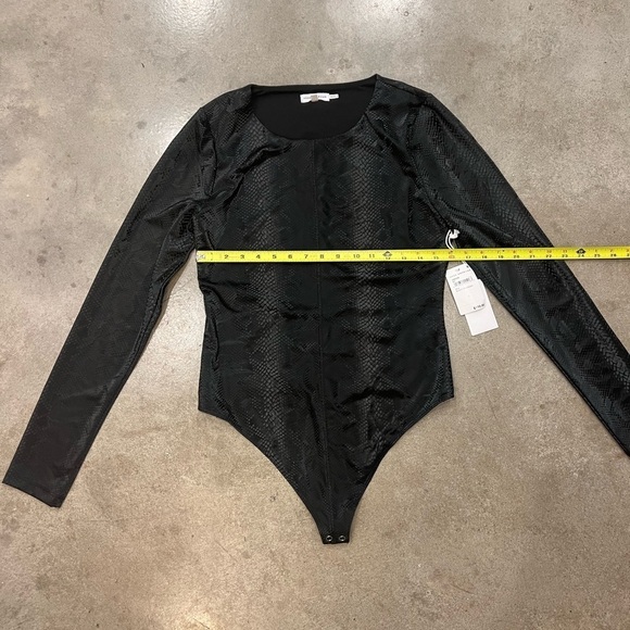 NWT Good American Long Sleeve Faux Leather Snakeskin Print Bodysuite Size 3 - Picture 7 of 10